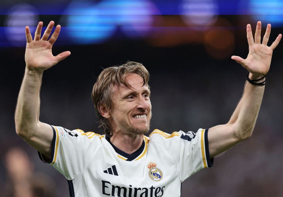 askush si ai te reali luka modric parakalon legjenden pushkash dhe futet ne historine e klubit madrilen