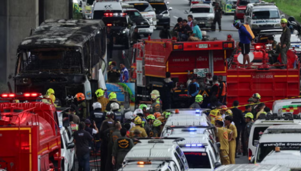 bangkok te pakten 23 nxenes dhe mesues dyshohet se kane vdekur pasi autobusi i shkolles shpertheu ne flake