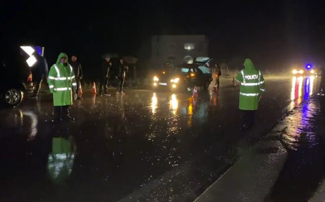 gjendet i pajete ne mes te rruges nje person ja cfare dyshon policia foto nga vendi i ngjarjes