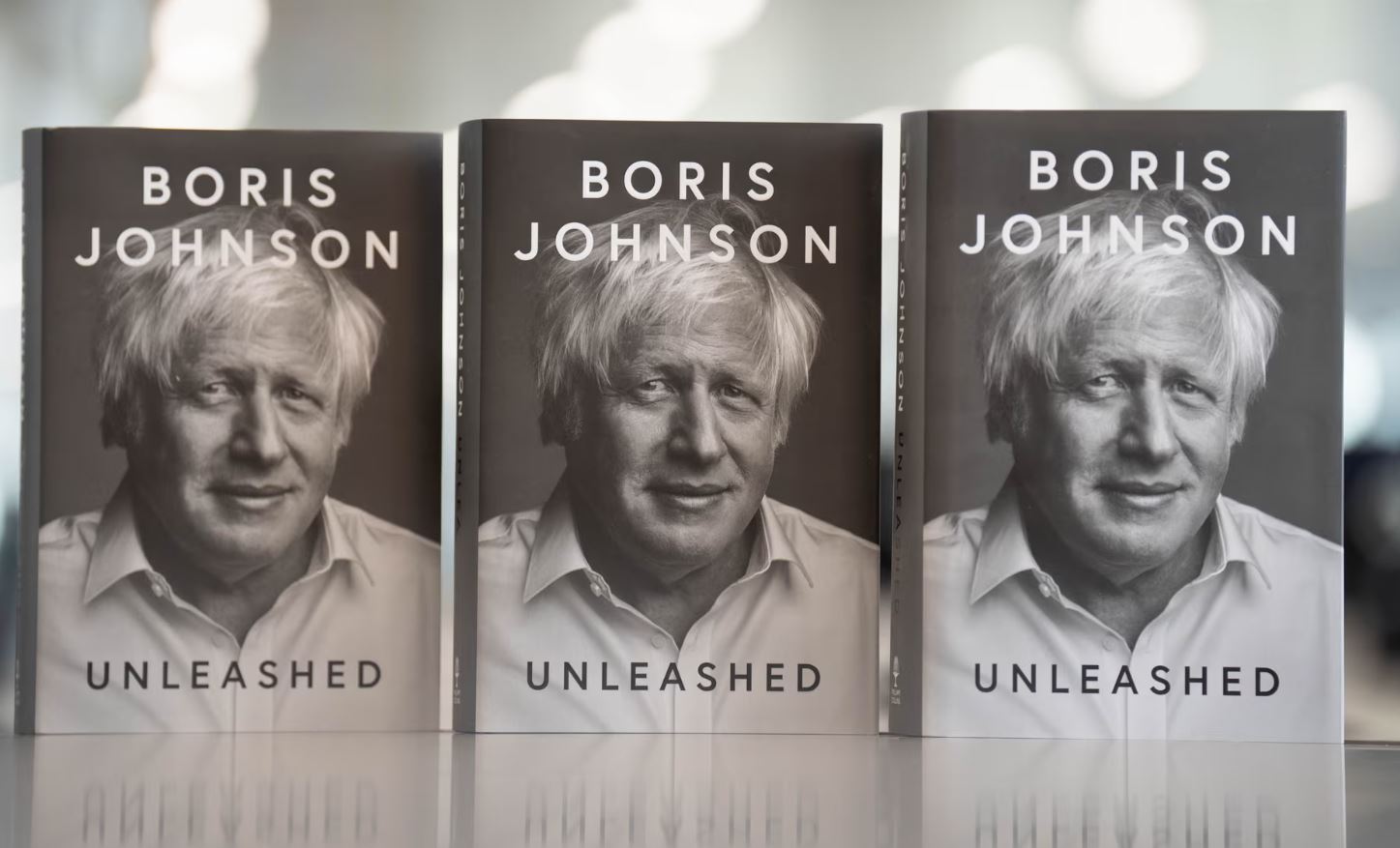 libri 772 faqesh i boris johnson me kujtime ish kryeministri britanik permend dhe kosoven