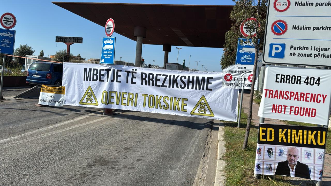 mbetjet jane te rrezikshme protesta kunder rikthimit te lendeve toksike kur pritet te mberrije anija me 200 kontejnere