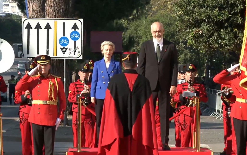 nis takimi mes kreut te qeverise edi rama dhe presidentes se komisionit europian ursula von der leyen pritet me ceremoni ne kryeministri