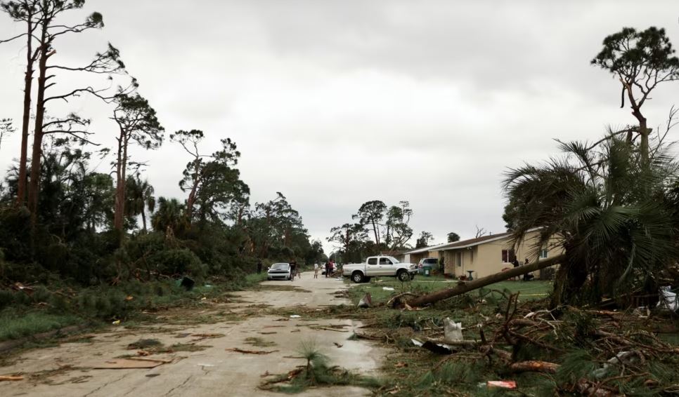 niveli i ujit arriti ne deri 3 metra 38 tornado pasuan uraganin milton ne florida shkon ne 11 numri i viktimave