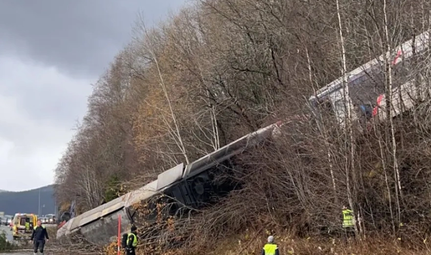 treni doli nga shinat humb jeten pasagjeri disa te lenduar detaje nga aksidenti hekurudhor ne norvegji