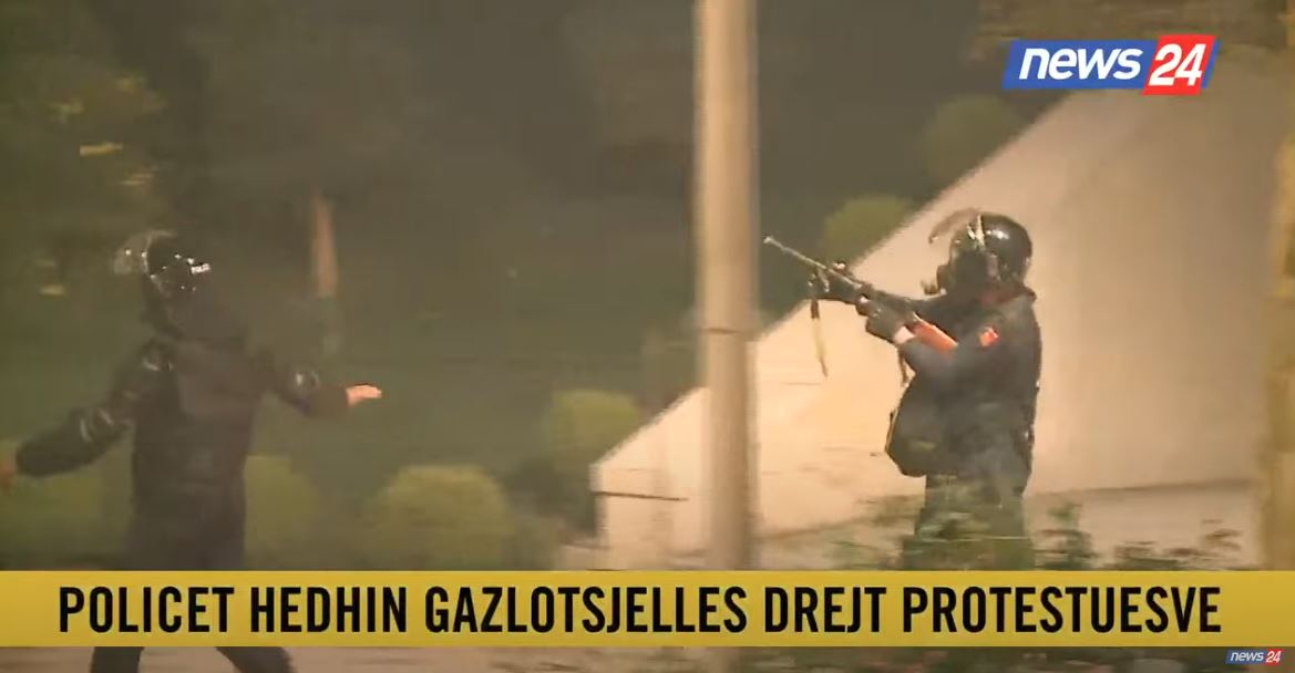 video policia avancon drejt protestuesve hedh serish gaz lotsjelles