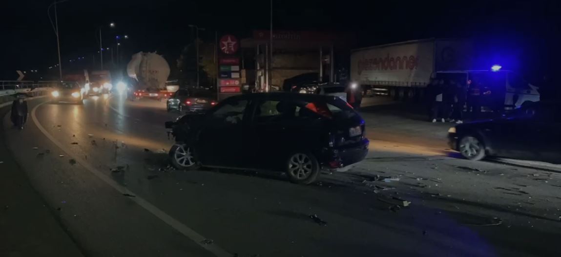 aksident tragjik ne aksin tepelene fier autoboti perplaset me makinen vdes cifti i bashkeshorteve