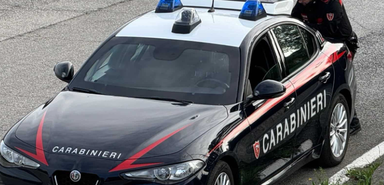 arrestohet shqiptari ne itali akuzohet per shitje te lendeve narkotike cfare i gjeti policia ne makine