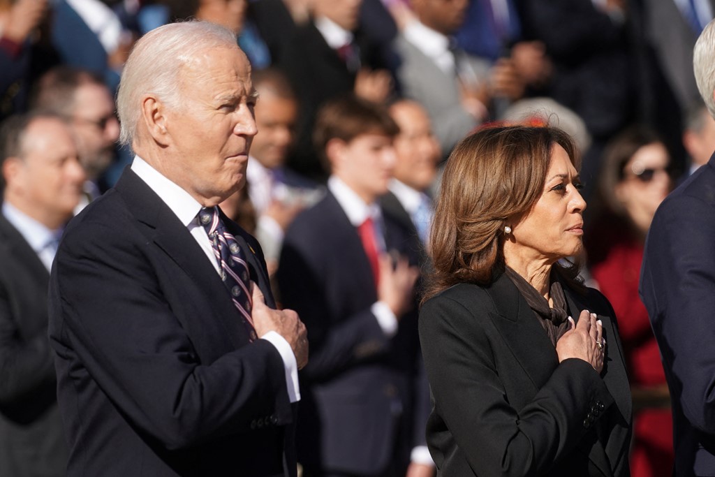 joe biden dhe kamala harris shfaqen per here te pare ne publik pas fitores se donald trump presidenti i shba mban fjalimin e fundit ne