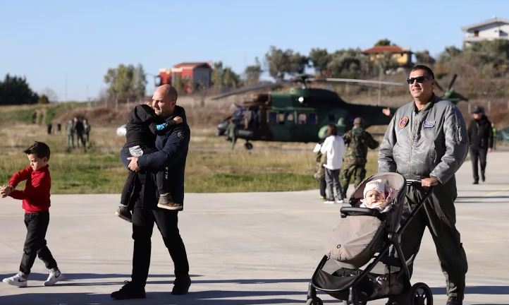 ne vigjilje te vitit te ri rama publikon pamjet nga atmosfera e bazes ajrore te farkes qetesi shpirterore ne cdo familje