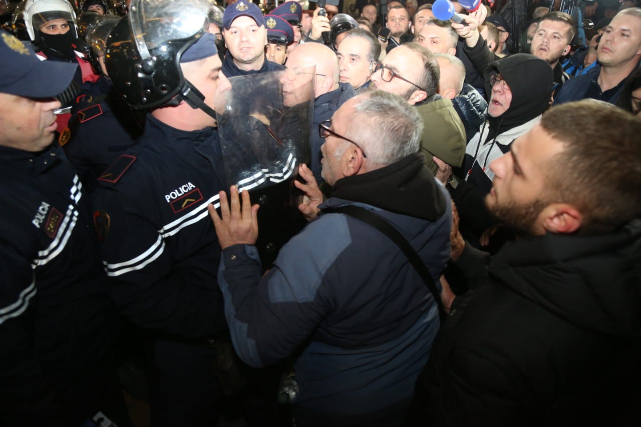 opozita bllokon sot 6 rruget e tiranes zbardhet skenari i protestes ja kur do te nise dhe sa do te zgjase tubimi i pd se