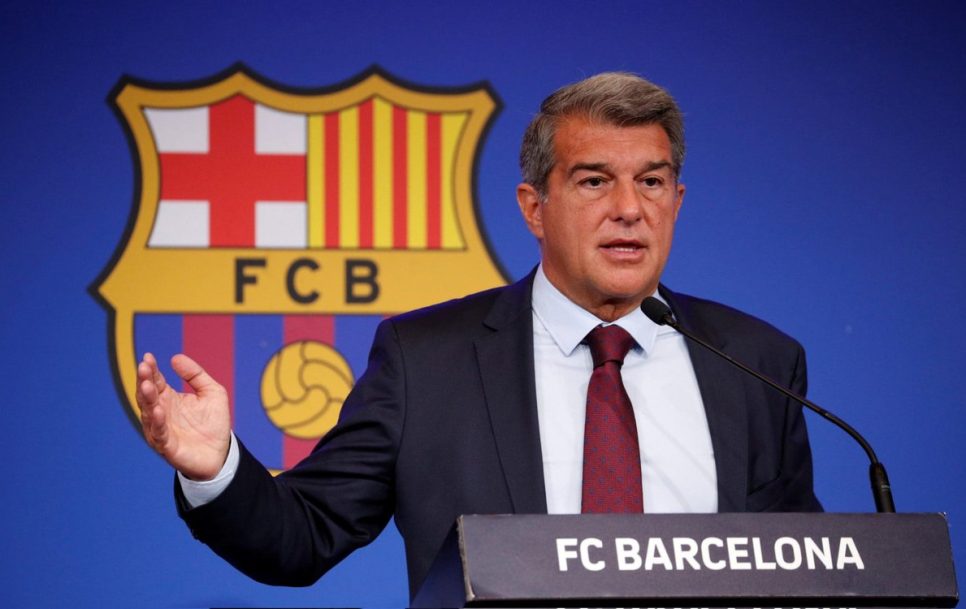 peripecite e nje viti te trazuar laporta plot dilema per te ardhmen e barcelones