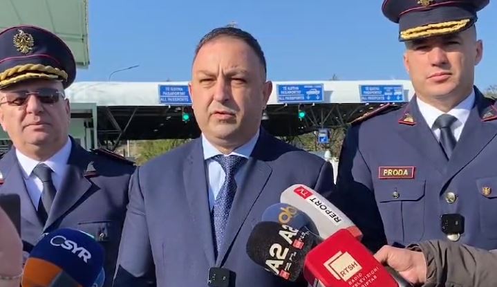 shperblimi per punonjesit e policise ministri i brendshem te henen miratojme projektvendimin pagesa per oret shtese do te jepet