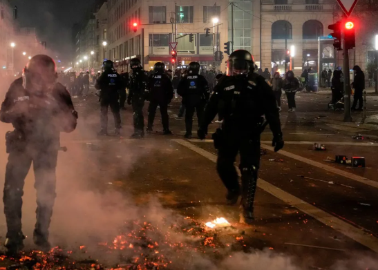 nata e nderrimit te viteve tre persona humbin jeten nga shperthimi i fishekzjarreve ne gjermani