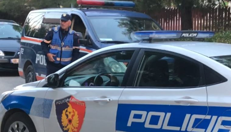 qelluan me arme zjarri nga nje automjet ne drejtim te dy personave identifikohen autoret kush jane 2 vellezerit e shpallur ne kerkim